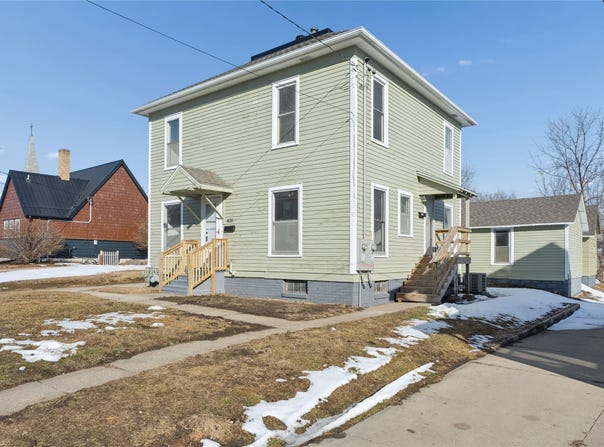 820 1st Avenue E, Newton, IA 50208