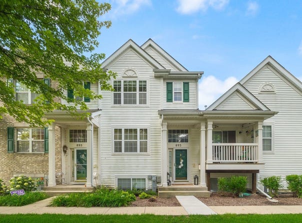 893 EMERALD Drive, Pingree Grove, IL 60140