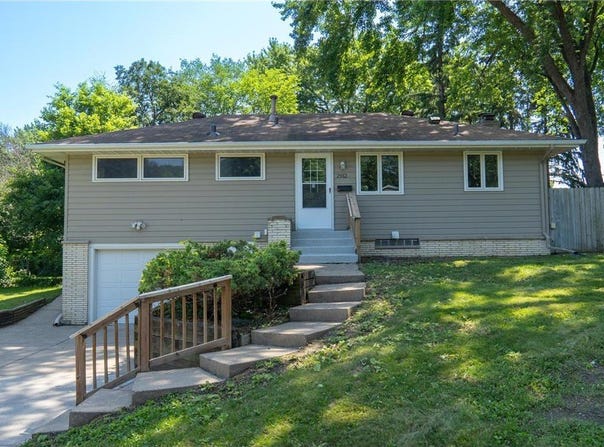 2912 Hampshire Avenue N, Crystal, MN 55427