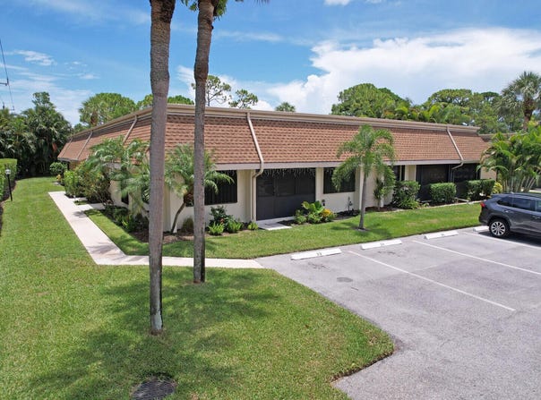 104 Half Moon Circle, Jupiter, FL 33458