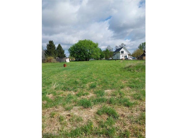 V/L Eschtruth Street, Elyria, OH 44035