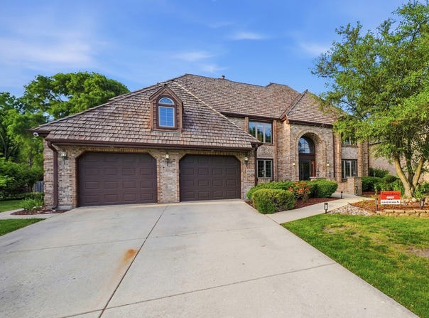 10650 Wildwood Drive, Palos Park, IL 60464