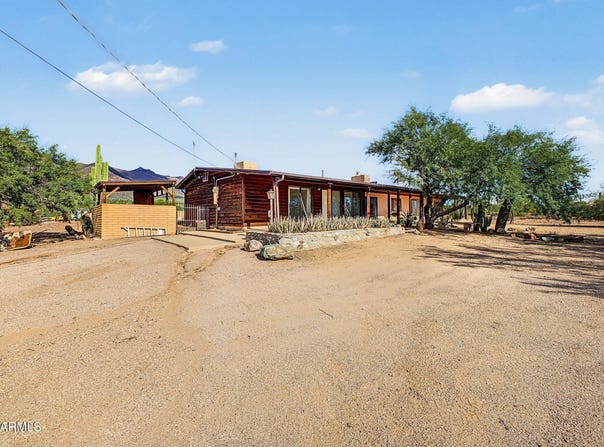 685 S HOLMES Road, Apache Junction, AZ 85119