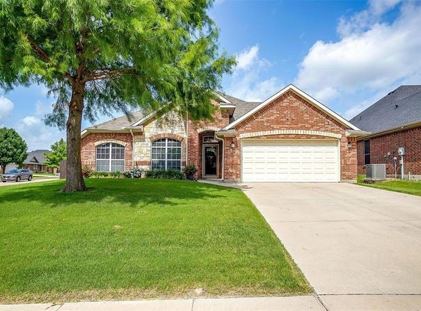1013 Linden Drive, Burleson, TX 76028