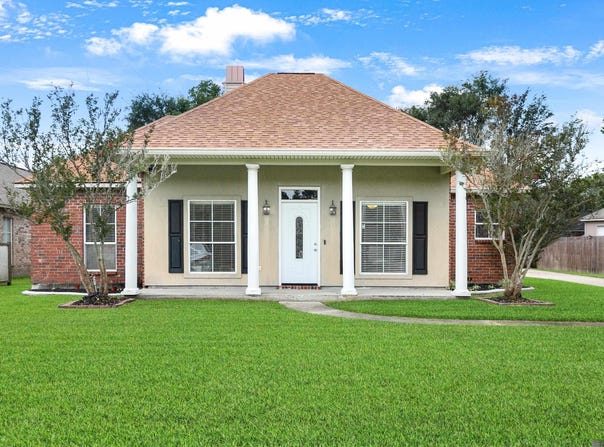 1465 Ironwood Dr, Denham Springs, LA 70726