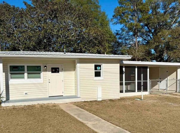 130 Sikes Dr, Crestview, FL 32539