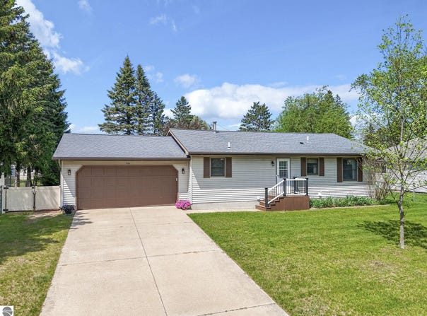 1310 WALNUT STREET, CADILLAC, MI 49601