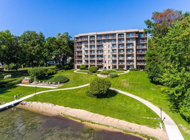 35 S Walworth Ave, Williams Bay, WI 53191