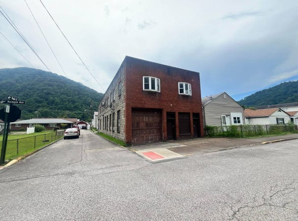 372 Michigan Avenue, Smithers, WV 25186