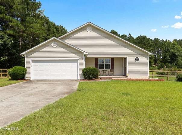 388 Nine Mile Road, Maple Hill, NC 28454