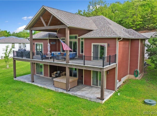 484 Hogan Drive, Lake Ozark, MO 65049