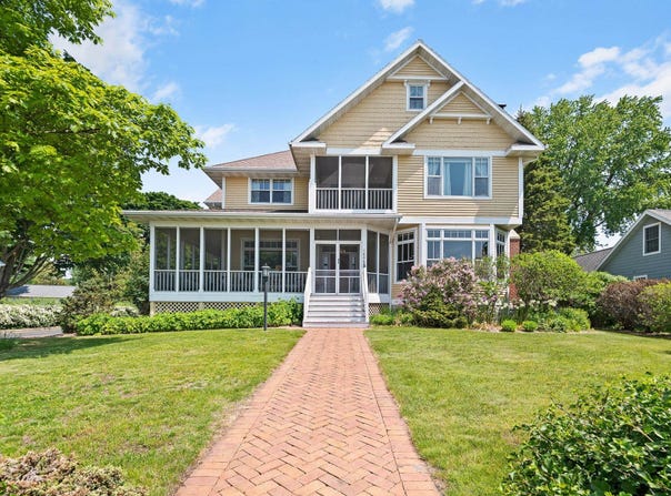 1006 MEMORIAL Drive, STURGEON BAY, WI 54235