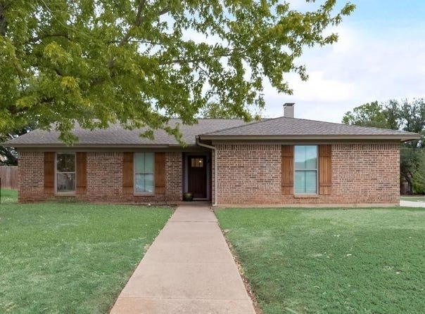 1225 Augusta Road, Benbrook, TX 76126