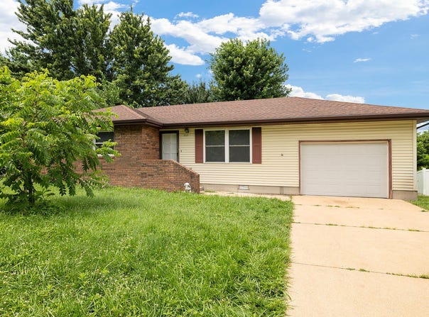 1015 N Hickory Street, Buffalo, MO 65622