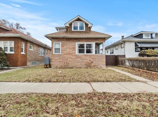 1227 S 19th Avenue, Maywood, IL 60153