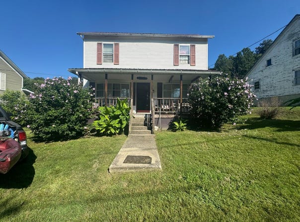 27 Broad Street, Van Lear, KY 41265