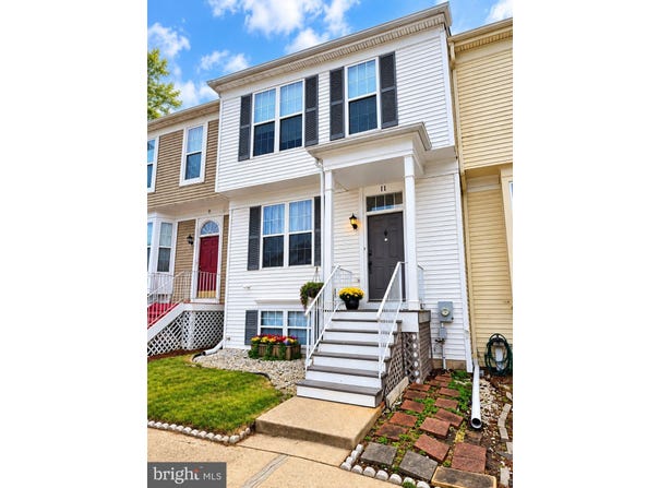 11 DENNY Circle, NEWARK, DE 19702