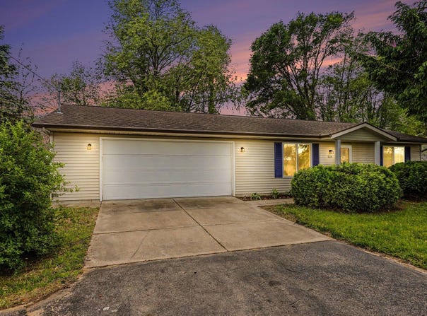 828 106th Avenue, Plainwell, MI 49080