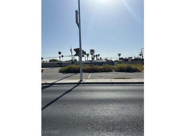 2127 Paradise Road, Las Vegas, NV 89104