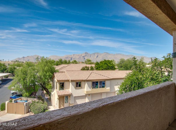 2550 E River Road, Tucson, AZ 85718