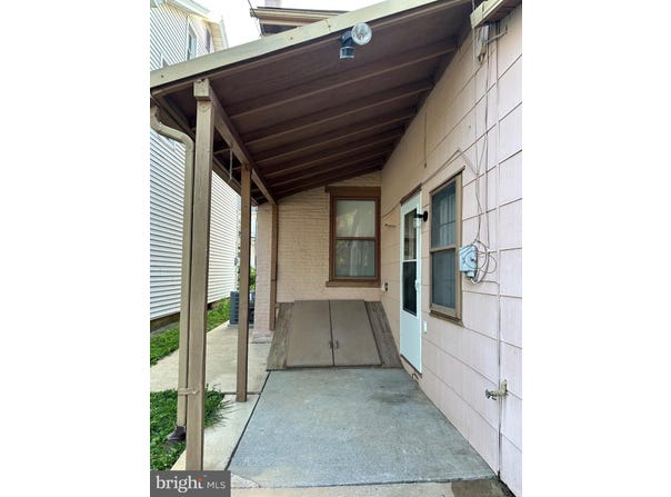 136 N RAILROAD STREET, ANNVILLE, PA 17003