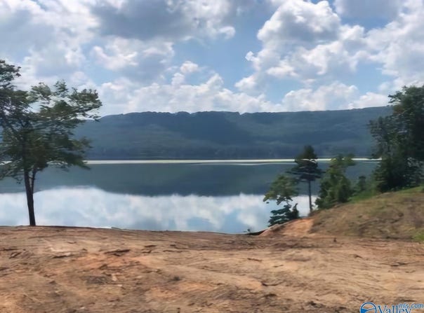 1749 Lookout Mountain Drive, Scottsboro, AL 35769