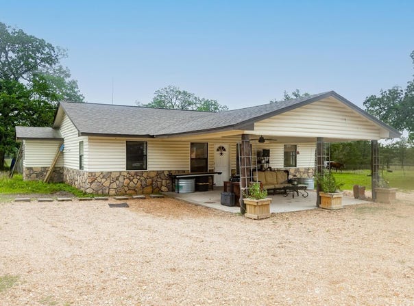 326 Zapalac RD, Smithville, TX 78957