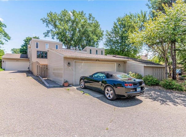 5635 W Bavarian Pass, Fridley, MN 55432