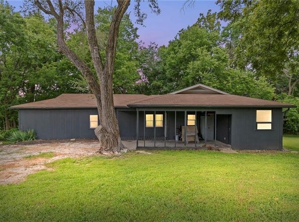 25 SW 600 Road, Warrensburg, MO 64093