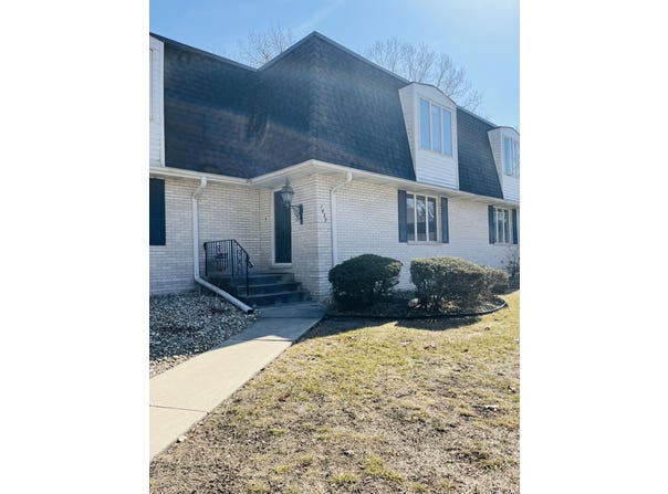 1439 Elm Court, Schererville, IN 46375