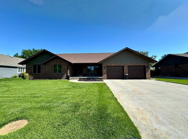 214 Spruce Rd, Goodland, KS 67735