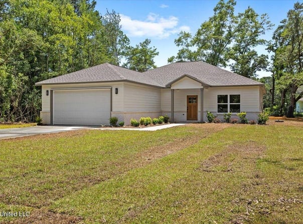 527 Pear Street, Ocean Springs, MS 39564