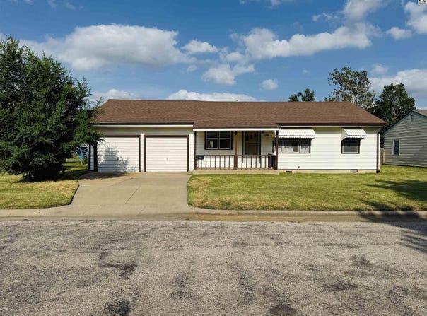 1516 Dixie St, Hutchinson, KS 67501
