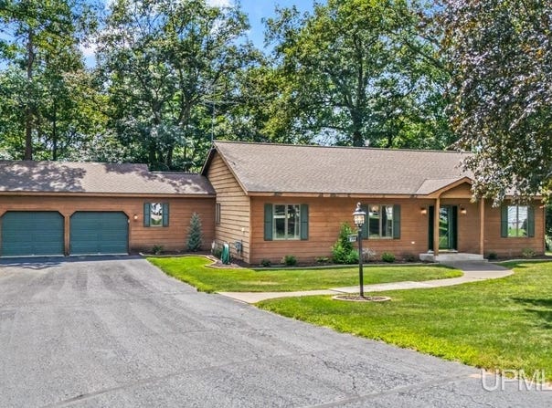 1022 N Evergreen, Iron Mountain, MI 49801