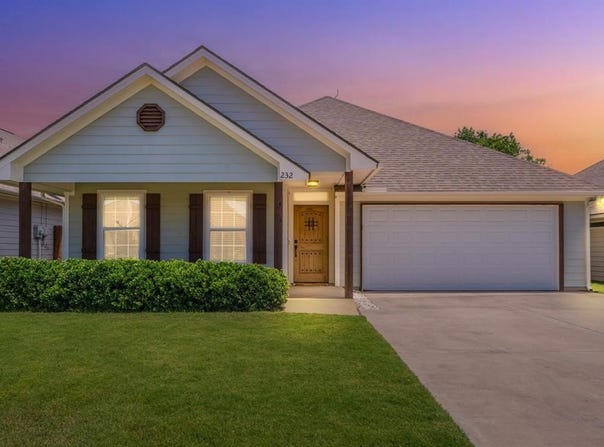 232 Lovers Path Drive, Springtown, TX 76082