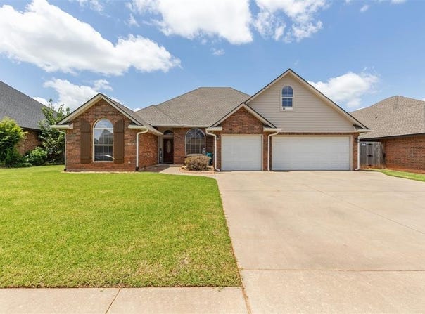 1109 N Charlotte Terrace, Mustang, OK 73064