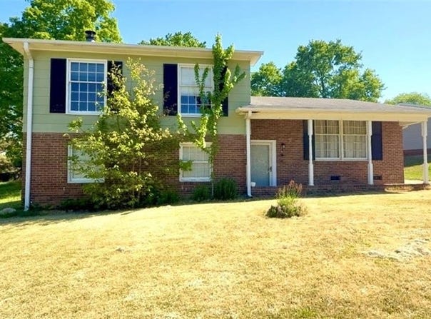 231 Foxcroft Drive, Winston-Salem, NC 27103