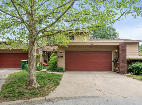1068 Woodland Park Drive, West Des Moines, IA 50266