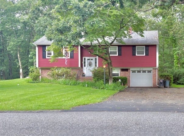 54 Alta Vista Dr, Ringwood Boro, NJ 07456