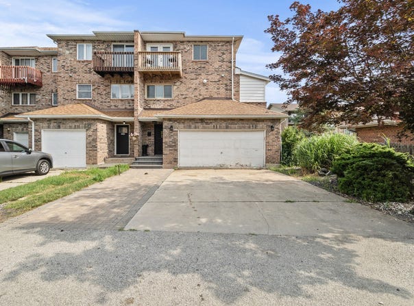 8202 Gruener Court, Palos Hills, IL 60465