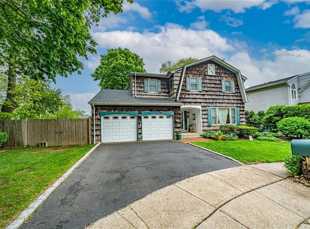 42 Forester Court, Northport, NY 11768