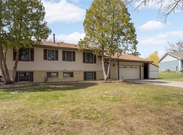 8100 Ivywood Avenue S, Cottage Grove, MN 55016