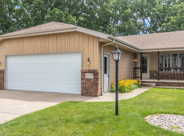 2232 N CLOUDVIEW Drive, APPLETON, WI 54914