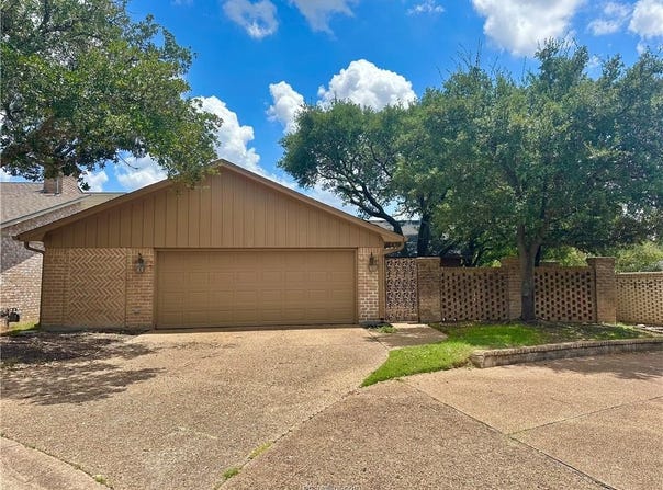1214 Brook Hollow Court, Bryan, TX 77802