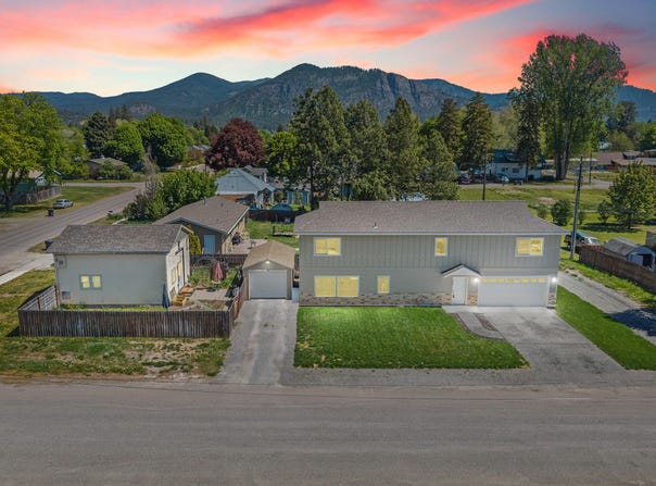 915 MAIN AVE, CHEWELAH, WA 99109