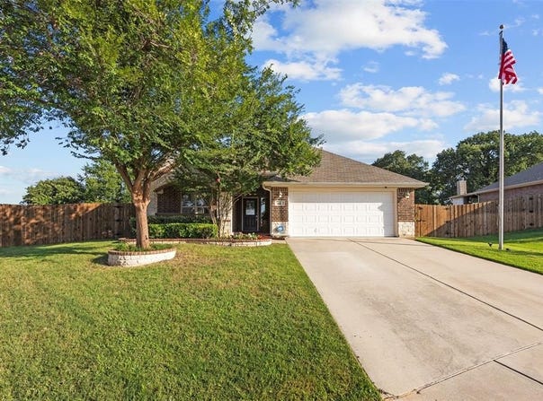416 Hidden Lake Court, Burleson, TX 76028
