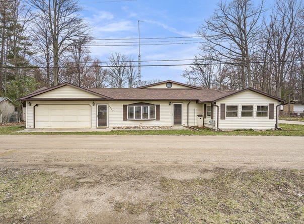 4302 Lake Drive, Beaverton, MI 48612