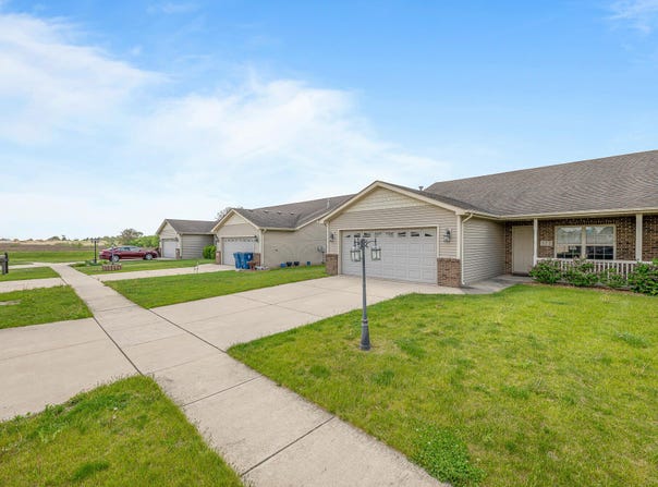 322 Lynnes Way, Lowell, IN 46356