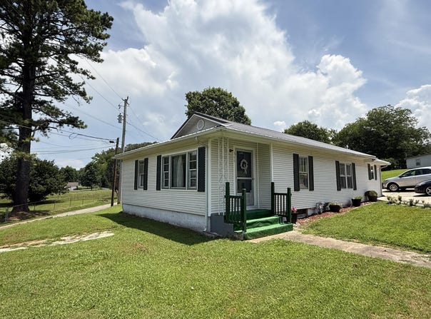369 E Illinois Avenue, Whitwell, TN 37397