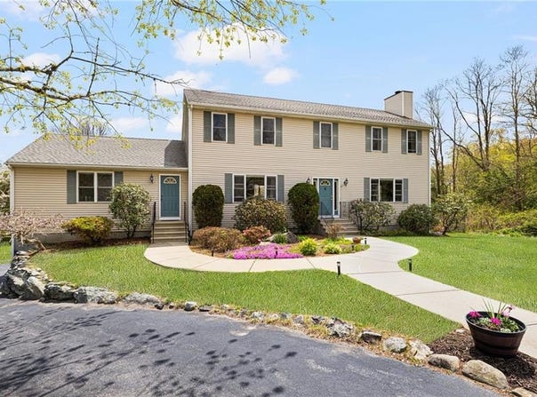 6 Country Road, Warren, RI 02885
